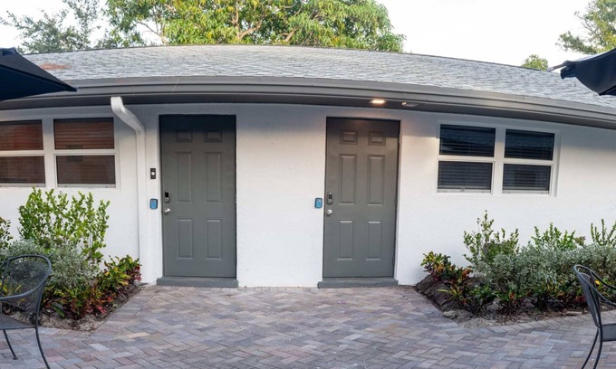 Poinciana Park Hotel | Luxury Boutique Hotel in Fort Lauderdale