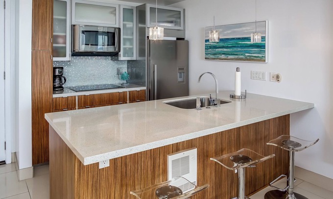 Townsite Condo | Luxury Breakwater Beach Pad D110