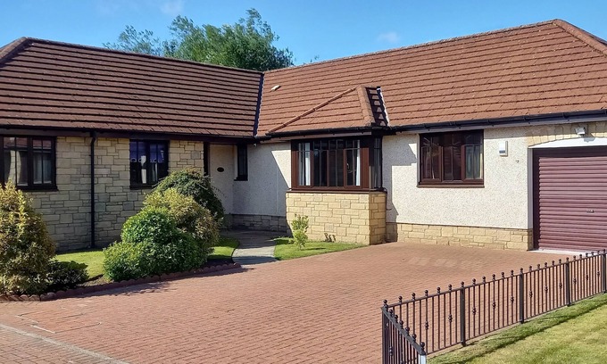 Kirkcaldy House | Luxury bungalow in a quiet but central location in the coastal town of Kirkcaldy