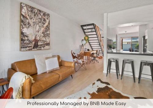 Wagga Wagga Apartment | Luxury by the Lagoon - Water Views, 3 Mins to CBD