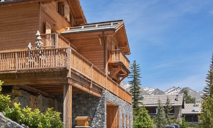 Saint-Etienne-de-Tinee Ski Chalet | LUXURY CHALET IN AURON