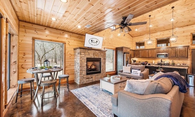 Broken Bow Cabin | Luxury cabin Dreamin' in the Woods!