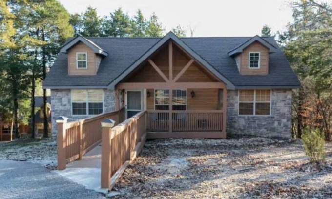Branson West Cabin | Luxury Cabin in Stonebridge - Branson, Missouri