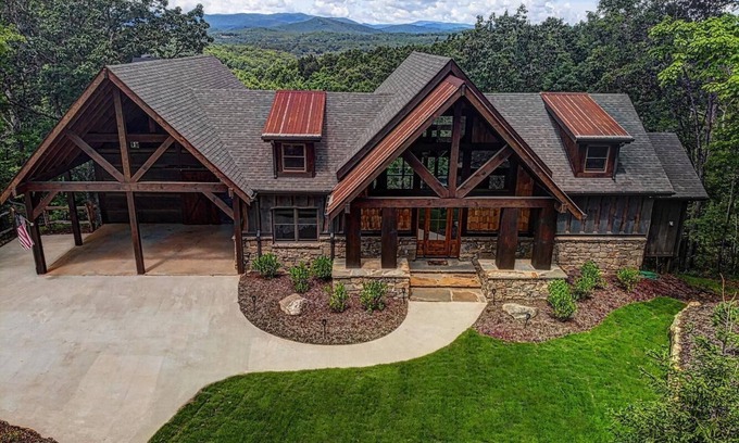 Blue Ridge Cabin | Luxury Cabin with amazing sunsets! Close to Downtown Blue Ridge!