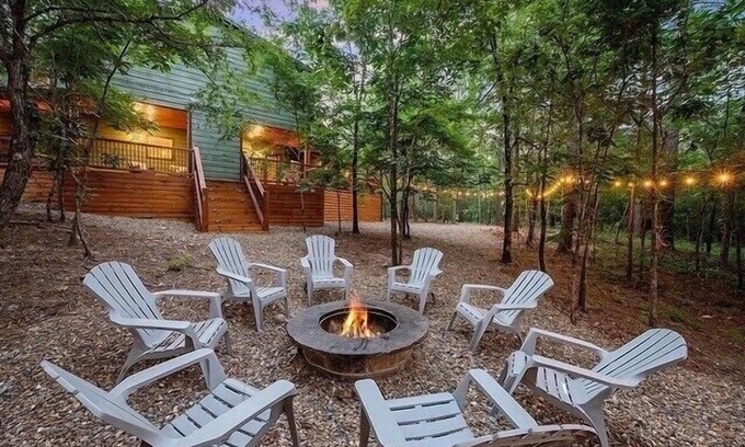 Broken Bow Cabin | Luxury Cabin with Rustic Charm and Modern Amenities in Broken Bow, Oklahoma.