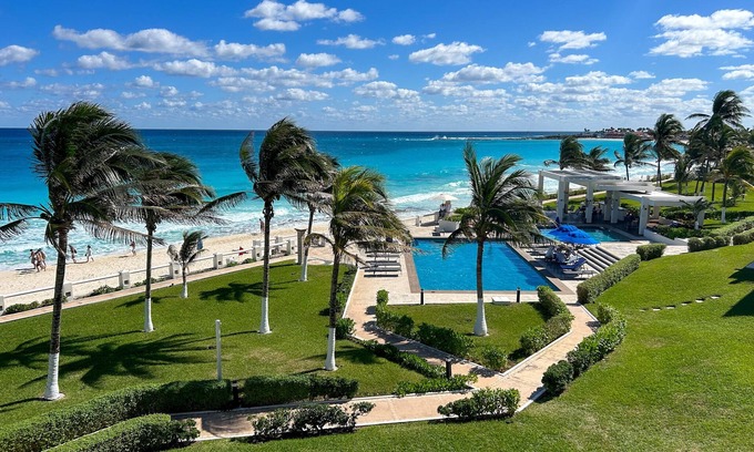Zona Hotelera Condo | Luxury Cancun Beachfront Condo