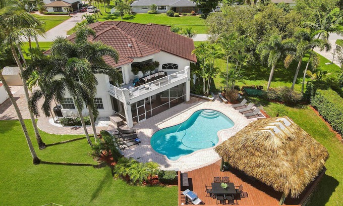 Plantation House | Luxury Casa Mila 7BR with Private Heated POOL