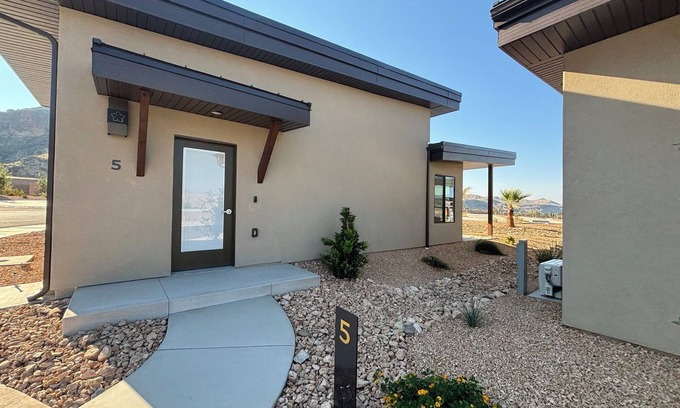 La Verkin House | Luxury Casita, near Zion National Park
