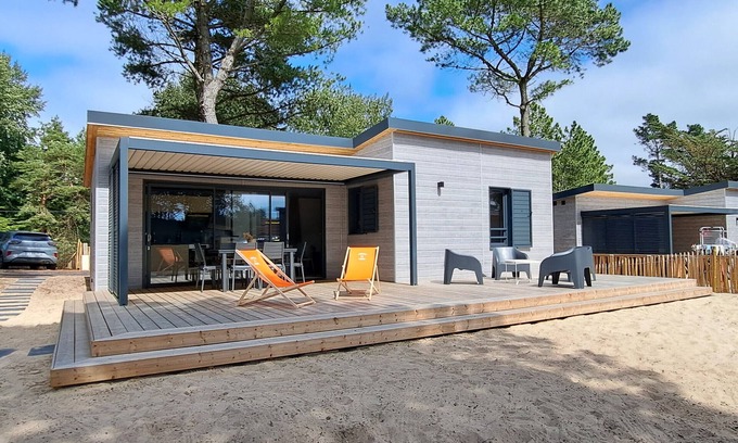 Jullouville Ski Chalet | Luxury Chalet in Jullouville - 6 Guests - Heated Pool - WiFi - Near Beach and Shops