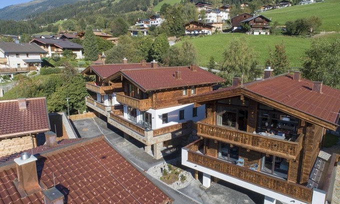 Schonbach Ski Chalet | Luxury Chalet with Ski Access