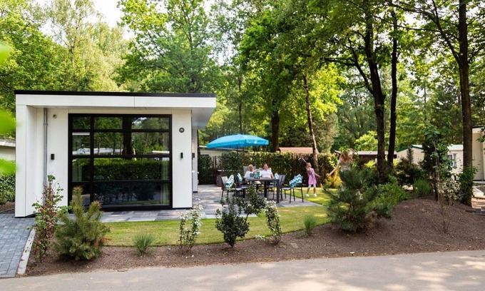 Ede Ski Chalet | Luxury chalet with dishwasher in a holiday park in the middle of De Veluwe