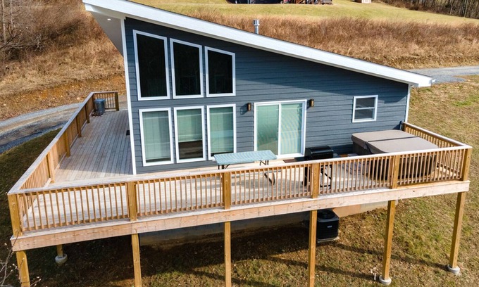 Booth House | Luxury Chalet with hot tub - near I-68 I-79 split.