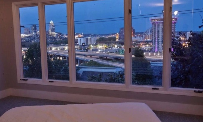 Covington House | Luxury Cincinnati City View Home