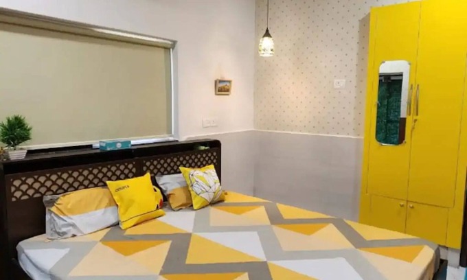 Mahmoorganj Apartment | Luxury City Centre Rare Studio!nn