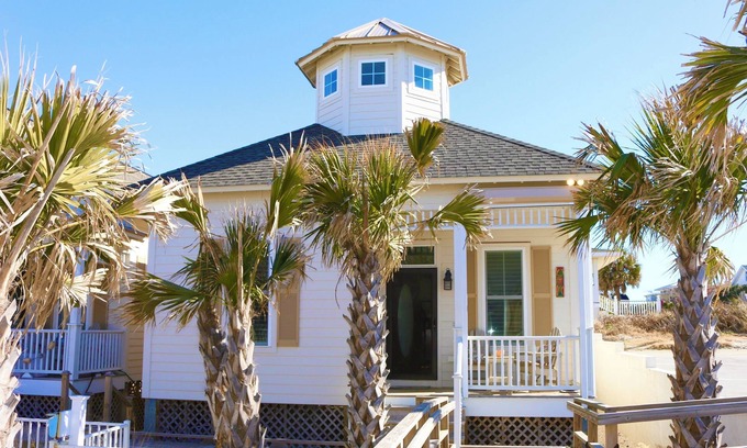 Atlantic Beach House | Luxury Clean House Sleeps 7, Steps from Ocean, Atlantic Beach, Pool, Restaurants