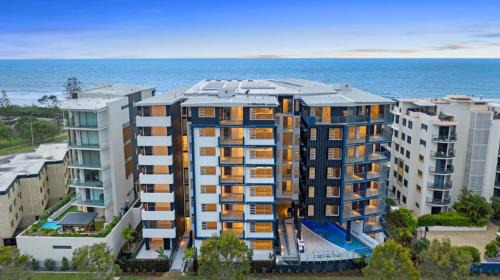 Alexandra Headland Apartment | Luxury Coastal Living - Beach Life