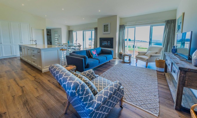 Carrickalinga House | Luxury coastal guesthouse