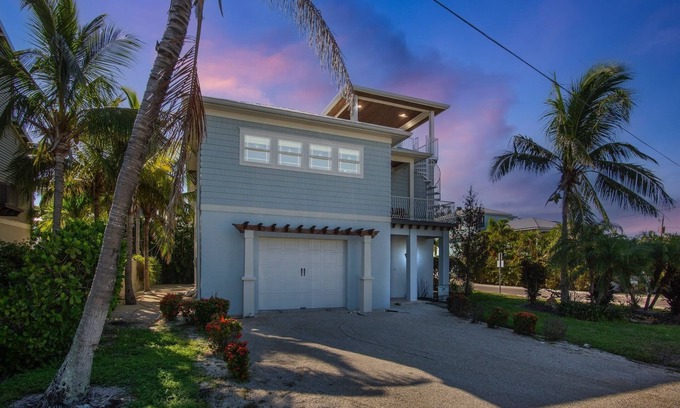 Anna Maria House | Luxury Coastal Retreat with Pool, Rooftop Deck and Prime