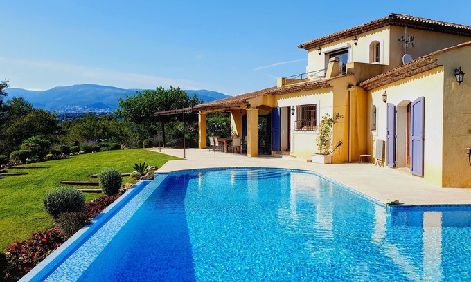 Mouans-Sartoux Villa | Luxury, complete tranquility and 15 minutes from the beach and Cannes