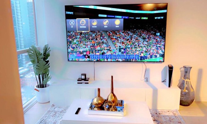 Wellington Place Apartment | Luxury Condo CN Tower View