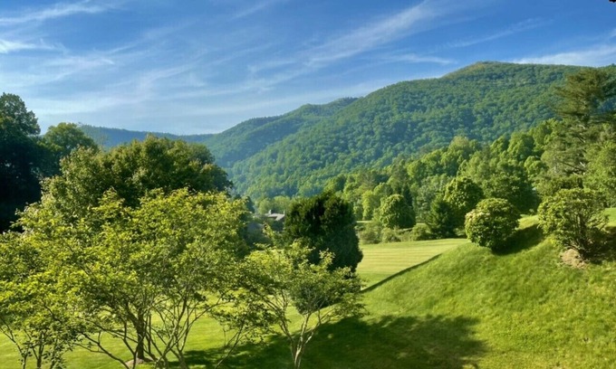 Maggie Valley Condo | Luxury Condo-Golf, Pool, Fitness Center & Mountain Views!
