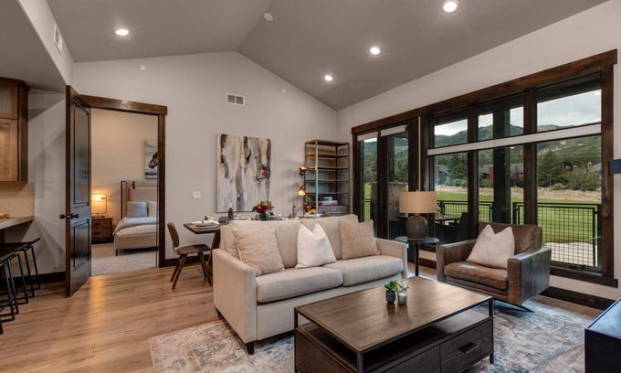 Park City Condo | Luxury Condo in Central Location, Chef's kitchen + Community Amenities!