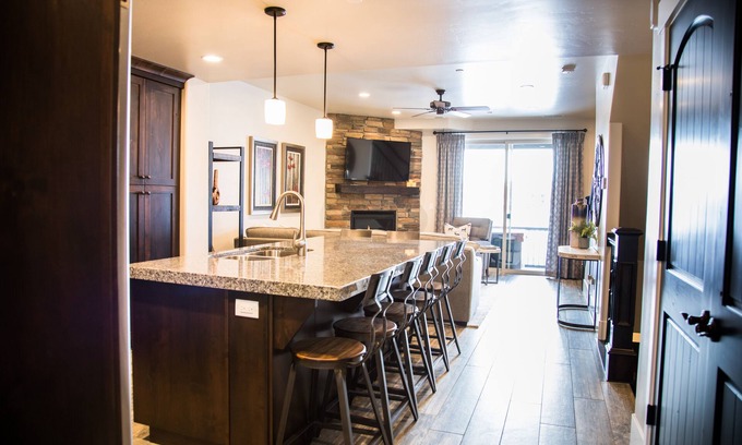 Park City House | Luxury Condo Park City- Private Hot Tub, Near Ski Resorts, bike trails, & golf.