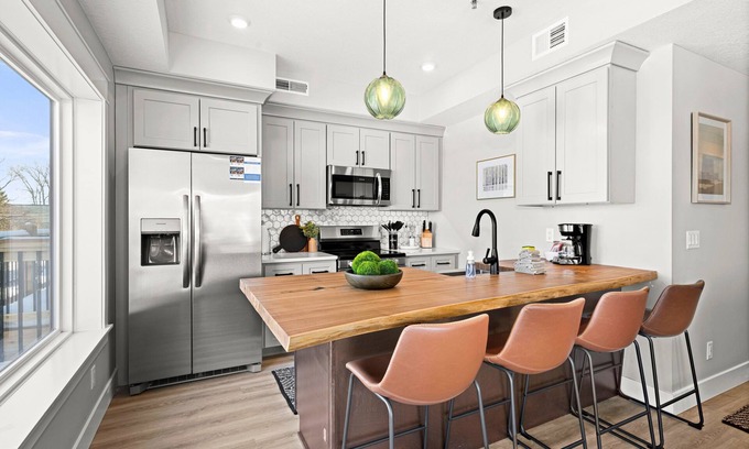 St. Louis County Condo | Luxury Condo w/Beach Access | Dragestil 717-2