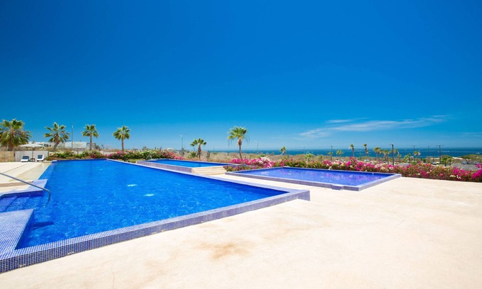 El Tezal Apartment | Luxury condo w/ stunning views