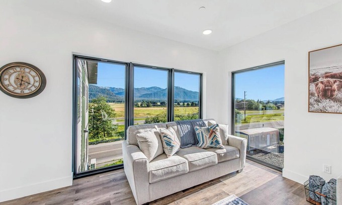 Juneau Condo | Luxury Condo with AC, Laundry, Bidets, etc. Well Stocked!