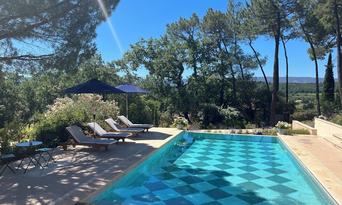 Gordes House | Luxury, contemporary property in Gordes area with infinity pool and full A-C