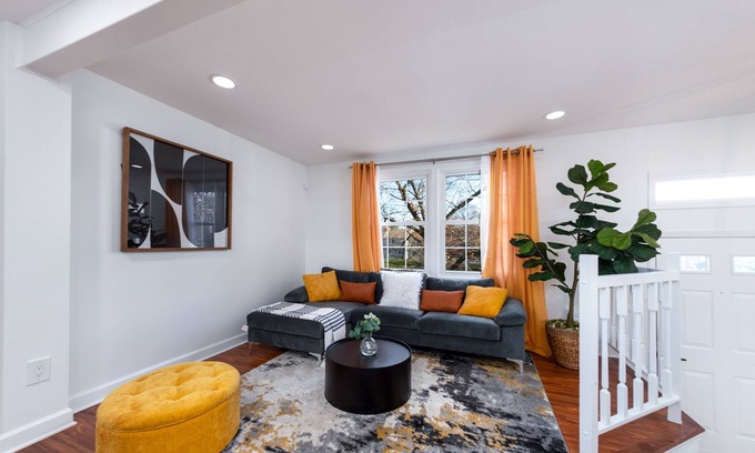 Franconia House | Luxury contemporary modern home mins away from DC!