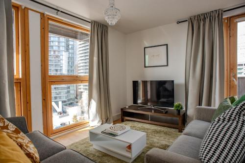 Canary Wharf Apartment | Luxury cosy apartment with stunning London skyline views!