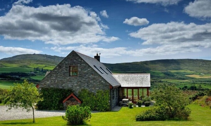 Dunbeacon House | Luxury Cottage Style Stone House in Beautiful Location on Mizen Head Peninsula