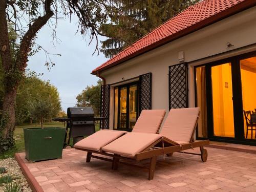 Velke Blahovo Villa | Luxury Cottage by Little Danube - Pista & Magduska