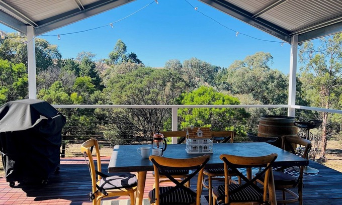 Bonnie Doon House | Luxury cottage located 9mins from Lake Eildon close to Mansfield & Mount Buller.