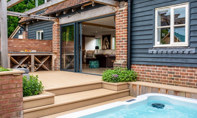 Funtington Cottage | Luxury Cottage near West Wittering with hot tub and outdoor fireplace.