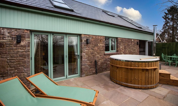 Lydney Cottage | Luxury Cottage with hot tub in the Forest of Dean