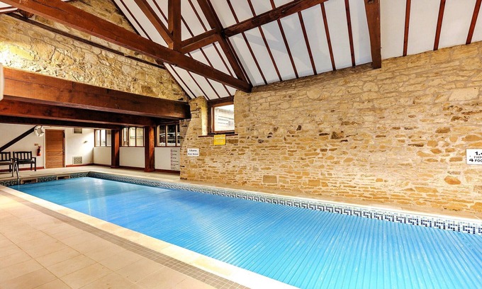 Craven Arms Cottage | Luxury cottage with pool & Tennis, No Deposit
