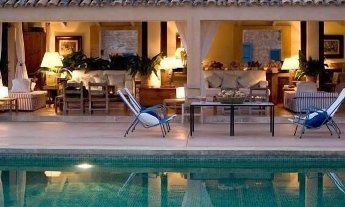 Campos House | Luxury Country Estate Ideal for Large Groups, Domestic svs Included