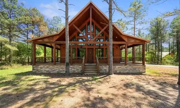 Hochatown Cabin | Luxury Couples Retreat - Spa Bath - Pool Table - See to Believe!