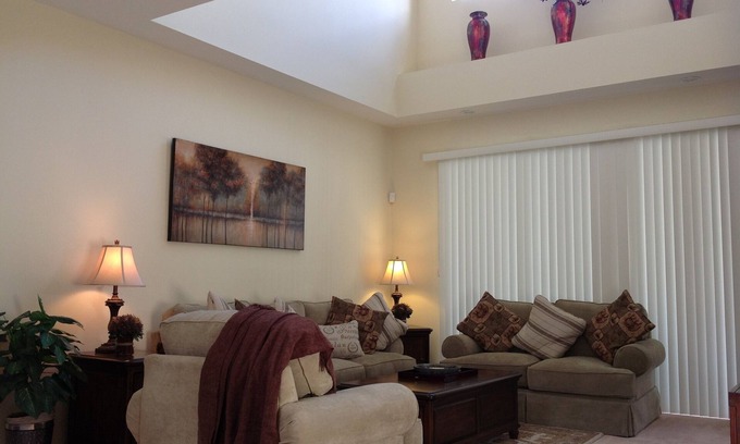 Calabay Parc Villa | Luxury Cozy Villa :Home away from home