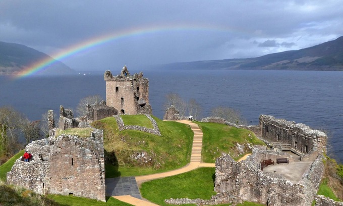Lewiston Cottage | Luxury Croft over looking Loch Ness & Urquhart Bay. Loch Views.