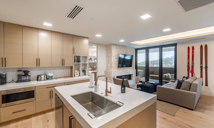 Deer Valley Condo | Luxury Deer Valley Condo, Large Balcony, BBQ, Firepit, Hot Tub, Walk to Hiking & Biking Trails