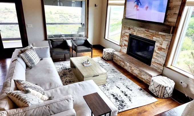 Park City House | Luxury Deer Valley East Retreat with Stunning Lake Views - 1.5 miles from slopes