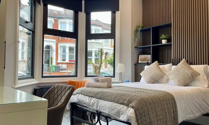 Harringay House | Luxury Deluxe Double Room In Guest House | Vibrant London