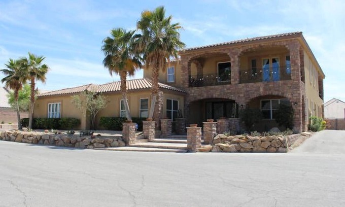 Sunrise Manor House | Luxury Desert Resort