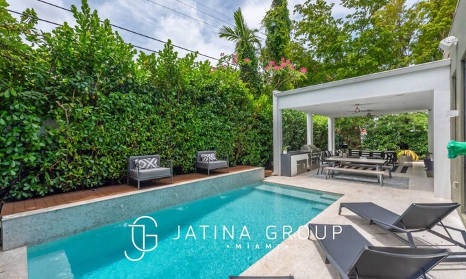 Buena Vista House | Luxury Design District Villa