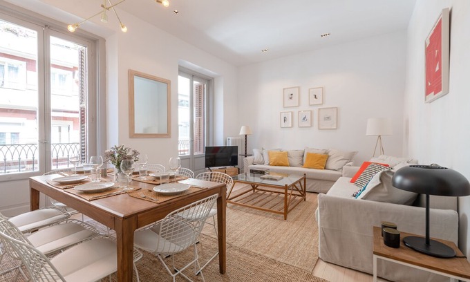 Golden Triangle of Art Apartment | Luxury & Design, movie apt Madrid - Antón Martín