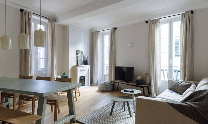 Old Town Apartment | Luxury designer apartment with balcony in Nice's Old Town - 4 min walk to beach!
